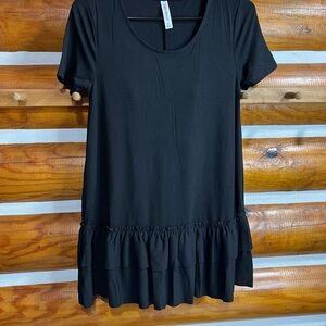 Zenana Premium Black Ruffle Hem Women's Top Small